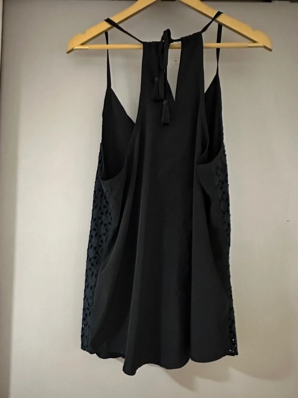 Athleta Black Eyelet Lace Halter Tank Top Women’s Spaghetti Strap Tie Back - Picture 6 of 7